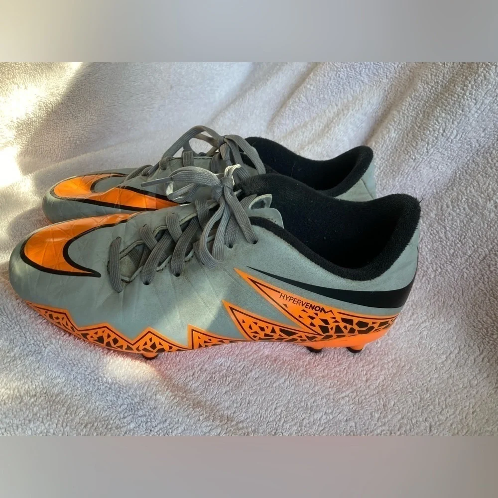Boys Nike cleats Hypervenom 3.5Y